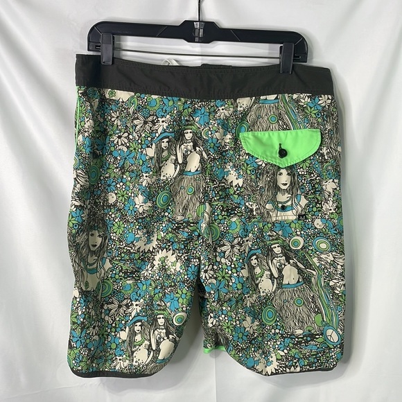 Lost at Sea Island girl print board shorts - Picture 2 of 2